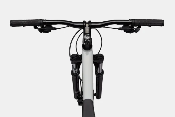 Dame MTB fra CAnnondale model Trail 7 i farven hvid med lidt røde detaljer - set oppefra